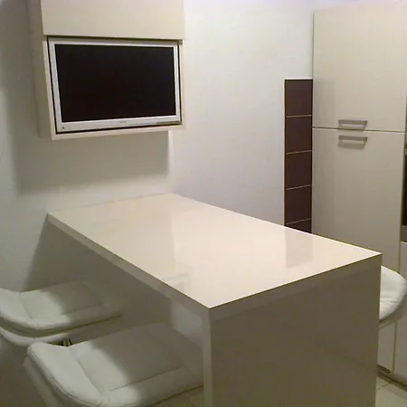 Apartman In Okrug Gornji 6167