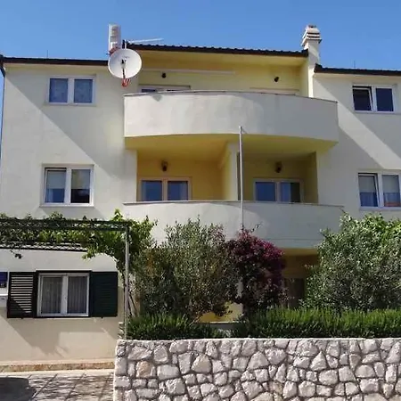 Apartment In Okrug Gornji 6167 *