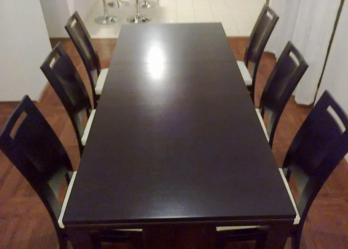 Apartment In Okrug Gornji 6167