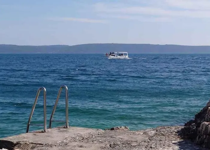 Apartment In Okrug Gornji 6167 *