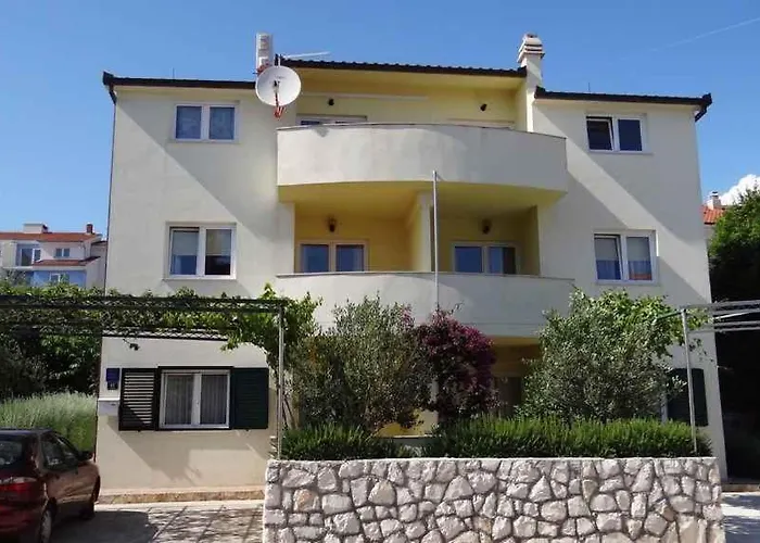 Apartment In Okrug Gornji 6167 *